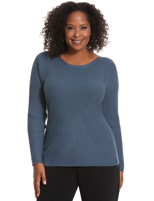 The sweater emphasizes my curves and defines my waist!